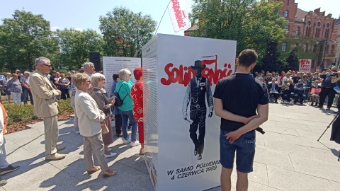 Skwer u zbiegu ul. Wały gen. Sikorskiego - Aleja Solidarności w Toruniu od niedzieli nosi nazwę Plac 4-go czerwca 1989 r./fot. Monika Kaczyńska