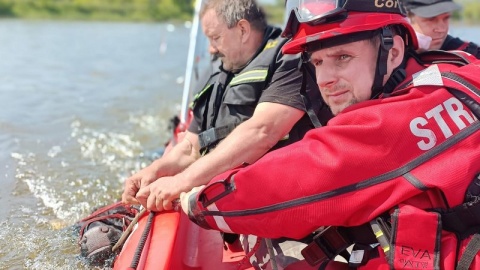 Ratowanie krowy, która utknęła w Wiśle koło Torunia/fot. OSP KSRG Złotoria