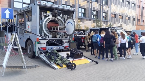 Najpierw wykład, a potem pokaz sprzętu i warsztaty m.in. z kryminalnymi – kujawsko-pomorscy policjanci odwiedzili studentów Uniwersytetu Kazimierza Wielkiego w Bydgoszczy/fot. Tatiana Adonis