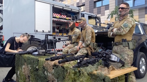 Najpierw wykład, a potem pokaz sprzętu i warsztaty m.in. z kryminalnymi – kujawsko-pomorscy policjanci odwiedzili studentów Uniwersytetu Kazimierza Wielkiego w Bydgoszczy/fot. Tatiana Adonis