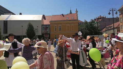 Przemarsz Kapeluszowy zainaugurował bydgoską Senioradę/fot. Monika Siwak