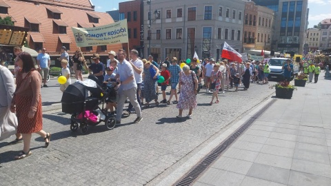 Było kolorowo, tanecznie i śpiewająco, a najważniejszymi bohaterami zostały dzieci. Wszystko za sprawą hasła przewodniego: „Dzieci przyszłością Polski". Ulicami Bydgoszczy przeszedł Marsz dla Życia i Rodziny/fot. Jolanta Fischer