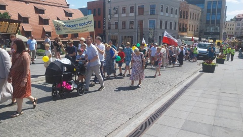 Było kolorowo, tanecznie i śpiewająco, a najważniejszymi bohaterami zostały dzieci. Wszystko za sprawą hasła przewodniego: „Dzieci przyszłością Polski". Ulicami Bydgoszczy przeszedł Marsz dla Życia i Rodziny/fot. Jolanta Fischer