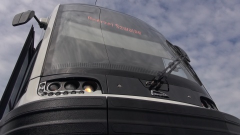 Tramwaj Andrzeja Szwalbego z nową grafiką na stulecie urodzin wybitnego bydgoszczanina (jw)