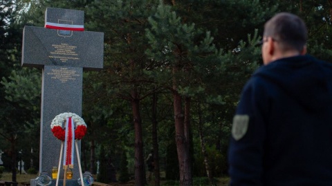 Premier Morawiecki oddał hołd ofiarom Rzezi Wołyńskiej w nieistniejącej wsi Ostrówki, której mieszkańcy wymordowani zostali przez oddziały UPA/fot. Krystian Maj/KPRM