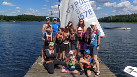 Chodzi o to, by przez lato złapać bakcyla żeglarstwa, a młodzieży pomaga w tym Yacht Club Morski Columbus, organizator wypoczynku./fot. Marcin Doliński/fot. Marcin Doliński