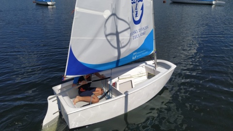 Chodzi o to, by przez lato złapać bakcyla żeglarstwa, a młodzieży pomaga w tym Yacht Club Morski Columbus, organizator wypoczynku./fot. Marcin Doliński/fot. Marcin Doliński