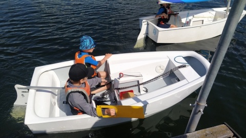 Chodzi o to, by przez lato złapać bakcyla żeglarstwa, a młodzieży pomaga w tym Yacht Club Morski Columbus, organizator wypoczynku./fot. Marcin Doliński/fot. Marcin Doliński