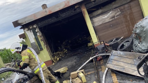 W miejscowości Czyżewo, powiat rypiński,doszło do poważnego w skutkach wypadku. Mężczyzna w wieku 41 lat, w wyniku wybuchu zbiornika z paliwem uległ bardzo poważnym poparzeniom obejmującym 70 - 80 procent całego ciała/fot. OSP Kowalki 519c26/Facebook