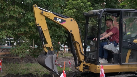 Trwa rewitalizacja placu Kościeleckich. W poniedziałek (17 lipca) rozpocznie się przebudowa północnej części placu, w tym jezdni. Ten etap robót wiąże się ze zmianami w organizacji ruchu oraz zmianami w funkcjonowaniu komunikacji publicznej/fot. jw