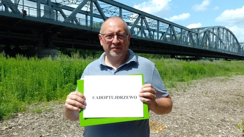 Do opieki nad drzewami zachęcał w Toruniu Sylwester Jankowski z Partii Zieloni/fot. Michał Zaręba