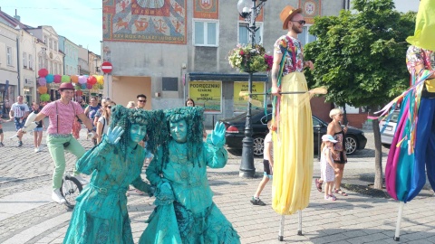 Inowrocławski rynek opanowali uliczni artyści, bohaterowie Art Ino Festiwal/fot. Marcin Glapiak