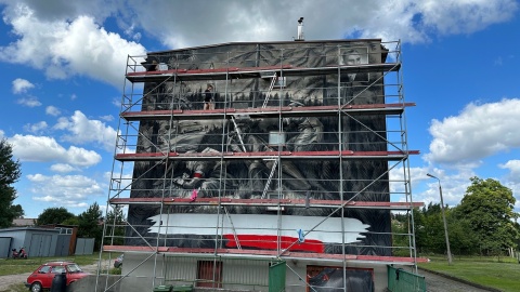 Oficjalne odsłonięcie muralu w Wierzchucinie odbędzie się we wrześniu/fot: Tomasz Kaźmierski