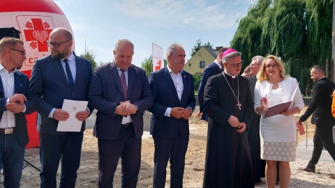 W Grudziądzu wmurowano akt erekcyjny pod budowę magazynu dla banku żywności Caritas Diecezji Toruńskiej/fot. Elżbieta Rupniewska