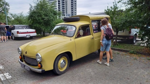 W Bydgoszczy można było podziwiać samochody retro m.in. ciężarówki. Do miasta przyjechali uczestnicy 9. Legendy Stara, czyli ogólnopolskiego zlotu zabytkowych pojazdów/fot. Tatiana Adonis