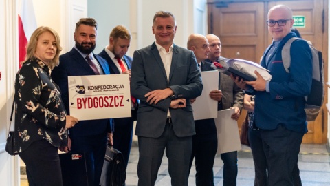 Konfederacja zgłosiła do rejestracji listy kandydatów na posłów w październikowych wyborach oraz dwóch kandydatów na senatorów w okręgu bydgoskim/fot. nadesłane