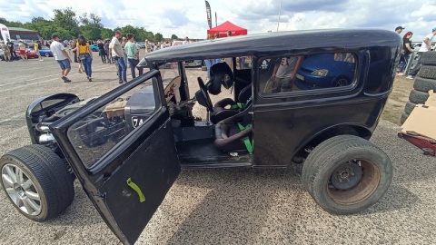 Pasjonaci motoryzacji zjechali do Torunia. W MotoParku zorganizowano rodzinny piknik z motoryzacją/fot. Monika Kaczyńska