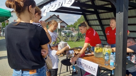 W podbydgoskim Łochowie odbył się Charytatywny Turniej Piłki Nożnej połączony z piknikiem rodzinnym. Mieszkańcy i kibice nie zawiedli a zawodnicy dali z siebie 100 procent. Wszystko po, to by zebrać pieniądze i wesprzeć walczącego z nowotworem Wiktora i zmagającego się z porażeniem mózgowym Jakuba/fot. Tatiana Adonis