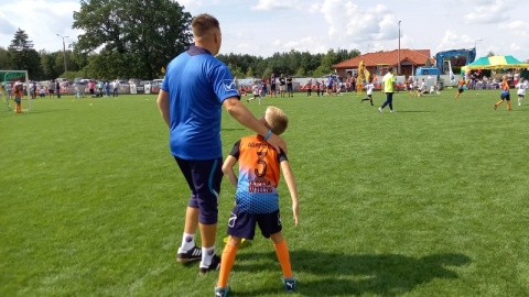 W podbydgoskim Łochowie odbył się Charytatywny Turniej Piłki Nożnej połączony z piknikiem rodzinnym. Mieszkańcy i kibice nie zawiedli a zawodnicy dali z siebie 100 procent. Wszystko po, to by zebrać pieniądze i wesprzeć walczącego z nowotworem Wiktora i zmagającego się z porażeniem mózgowym Jakuba/fot. Tatiana Adonis