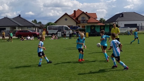 W podbydgoskim Łochowie odbył się Charytatywny Turniej Piłki Nożnej połączony z piknikiem rodzinnym. Mieszkańcy i kibice nie zawiedli a zawodnicy dali z siebie 100 procent. Wszystko po, to by zebrać pieniądze i wesprzeć walczącego z nowotworem Wiktora i zmagającego się z porażeniem mózgowym Jakuba/fot. Tatiana Adonis