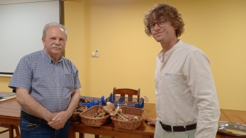 Grzyboznawca Jerzy Rumiński (z lewej) i jeden z kursantów/fot. Tatiana Adonis