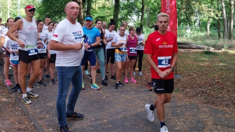 Na starcie charytatywnego biegu stanęło około 60 osób, w różnym wieku i odmiennym doświadczeniem biegowym. Jednak wszystkich połączyła chęć pomocy/fot: Elżbieta Rupniewska