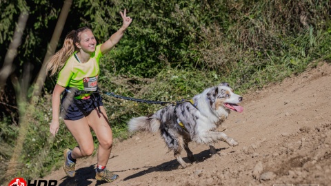 Hard Dog Race to biegi przełajowe dla psów i ich opiekunów. Sportowa akcja ma zwrócić uwagę na zachowanie ludzi względem zwierząt/fot: materiały organizatorów