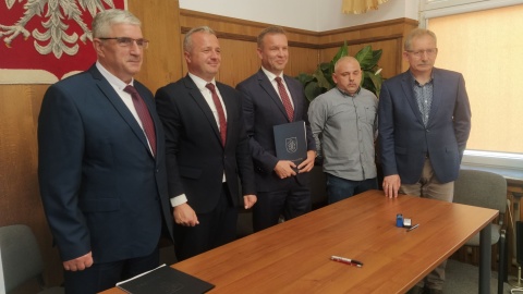 Podpisanie umowy dotyczącej remontu oczyszczalni ścieków w Kamieniu Krajeńskim/fot. Marcin Dolński