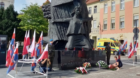 Uczestnicy bydgoskich obchodów 84. rocznicy radzieckiej napaści na Polskę wzięli udział w mszy świętej i uroczystości na Starym Rynku/fot: Tatiana Adonis