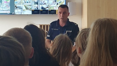 Komisariat Bydgoszcz-Śródmieście odwiedziły dzieci z klasy piątej Szkoły Podstawowej w Białych Błotach/fot. materiały policji