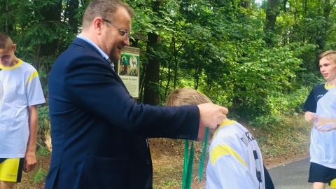 W Miradzu w powiecie mogileńskim odbyła się wyjątkowa impreza biegowa. Mowa o pierwszym biegu na orientację z udziałem niepełnosprawnych uczniów/fot. Marcin Glapiak