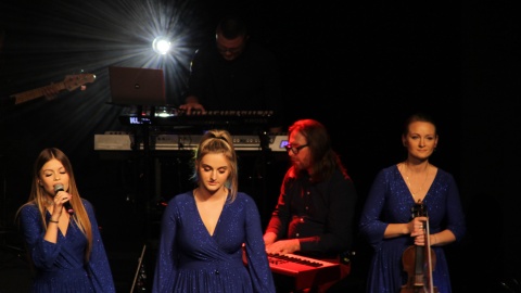 Koncert pt. „Święty Jan Paweł II – Papież Wolności” zgromadził we włocławskim Teatrze Impresaryjnym około 300 osób/fot: nadesłane/Joanna Chęcińska