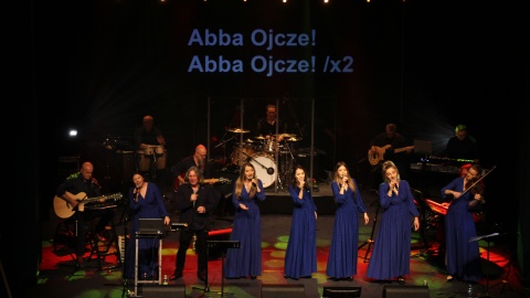 Koncert pt. „Święty Jan Paweł II – Papież Wolności” zgromadził we włocławskim Teatrze Impresaryjnym około 300 osób/fot: nadesłane/Joanna Chęcińska