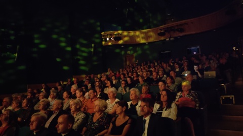Koncert pt. „Święty Jan Paweł II – Papież Wolności” zgromadził we włocławskim Teatrze Impresaryjnym około 300 osób/fot: nadesłane/Joanna Chęcińska
