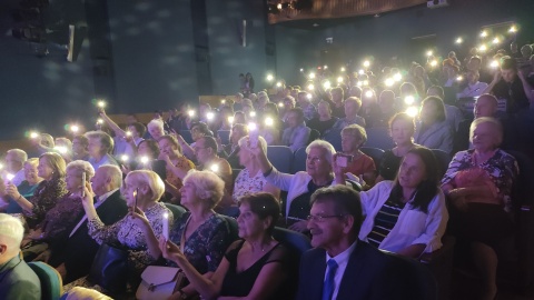 Koncert pt. „Święty Jan Paweł II – Papież Wolności” zgromadził we włocławskim Teatrze Impresaryjnym około 300 osób/fot: nadesłane/Joanna Chęcińska