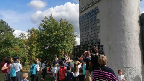 Pokazowa zbiórka Skautów Europy - gromady Przyłęki-Brzoza w Dolinie Śmierci w bydgoskim Fordonie/fot. mg