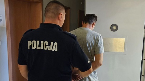 Blisko 2 kilogramy narkotyków i ponad 10 tysięcy papierosów w „dziupli" w Lipnie/fot. Policja