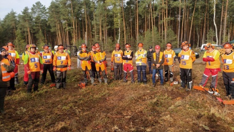 W Tleniu w Borach Tucholskich trwa konferencja leśników pod tytułem „Profesjonalizm Drwala Gwarancją Bezpieczeństwa". Spotkanie połączone jest z zawodami drwali/fot. Marcin Doliński