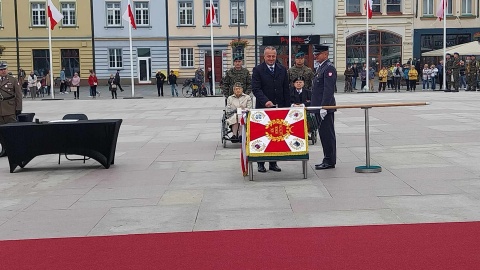 Uroczystość nadania sztandaru Inspektoratowi Wsparcia Sił Zbrojnych w Bydgoszczy/fot. Jolanta Fischer