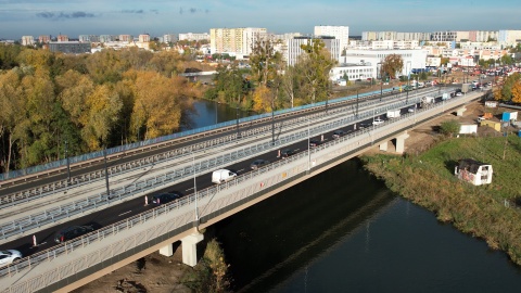 Od ubiegłego tygodnia bydgoscy kierowcy mogą korzystać z nowego mostu drogowego pomiędzy ulicami Toruńską i Fordońską/fot. jw