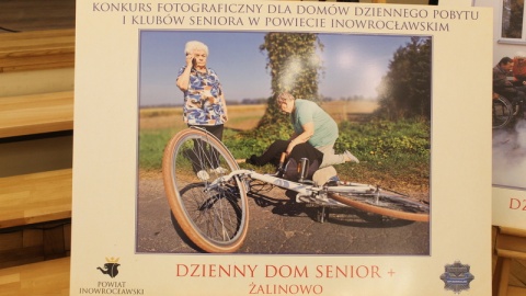 W Inowrocławiu odbył się finał konkursu fotograficznego o bezpieczeństwie, w którym udział wzięli przedstawiciele domów dziennego pobytu i klubów seniora/fot. KPP Inowrocław