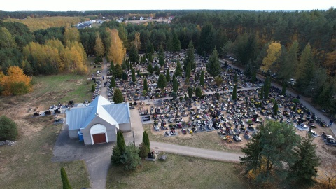 Cmentarze (Dronfor/jw)