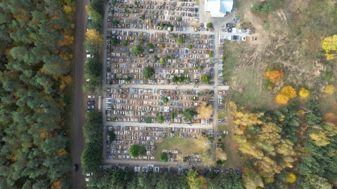 Cmentarze (Dronfor/jw)