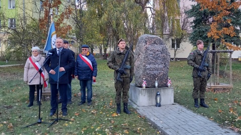 Byli osadzeni i przedstawiciele władz samorządowych oddali hołd ofiarom Wojskowych Obozów Internowania/fot: Tatiana Adonis