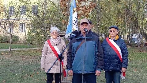 Byli osadzeni i przedstawiciele władz samorządowych oddali hołd ofiarom Wojskowych Obozów Internowania/fot: Tatiana Adonis