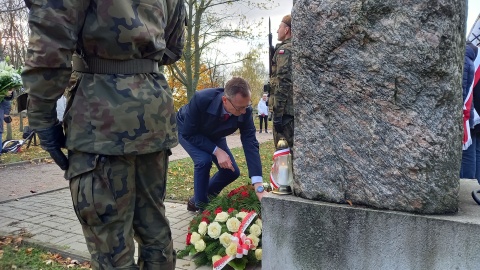 Byli osadzeni i przedstawiciele władz samorządowych oddali hołd ofiarom Wojskowych Obozów Internowania/fot: Tatiana Adonis
