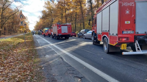Wypadek wydarzył się na 36 kilometrze drogi nr 80 w miejscowości Pędzewo/fot. OSP Pędzewo, Facebook