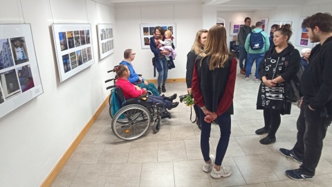 W Ośrodku Czytelnictwa Chorych i Niepełnosprawnych w Toruniu otwarto wystawę „Kąt widzenia"/fot. Monika Kaczyńska