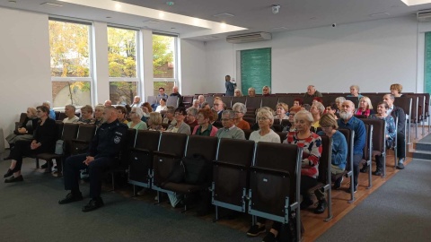 W ramach wydarzenia „Bezpieczny senior” uczestnicy mogli zapoznać się ze wskazówkami dotyczącymi bezpieczeństwa. Nie zabrakło również ofert, co warto zrobić z wolnym czasem/fot: Monika Siwak