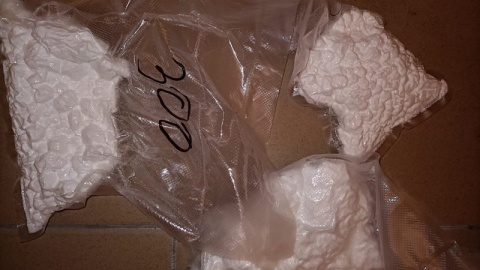 Kryminalni z Komisariatu Toruń - Podgórz znaleźli i zabezpieczyli ponad dwa kilogramy narkotyków, w tym amfetaminę, marihuanę, MDMA i żywicę konopi/fot. KMP Toruń